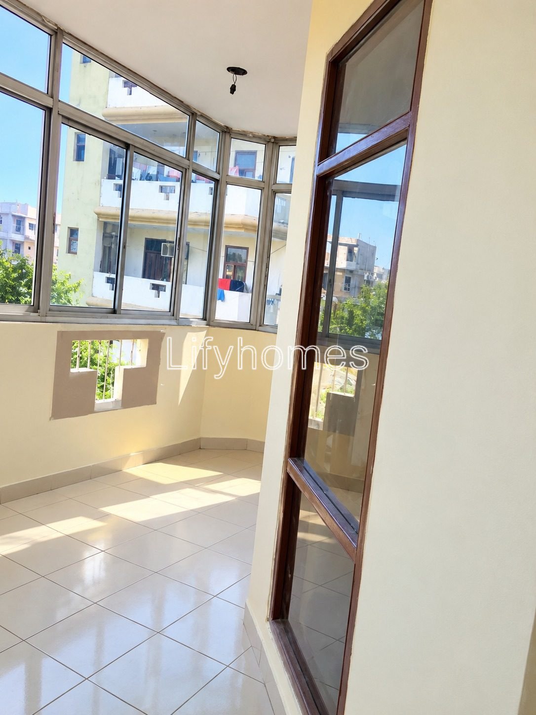 4 BHK Flat/Apartment For Rent in San Marino society, Sector 45, Gurgaon — photo 2