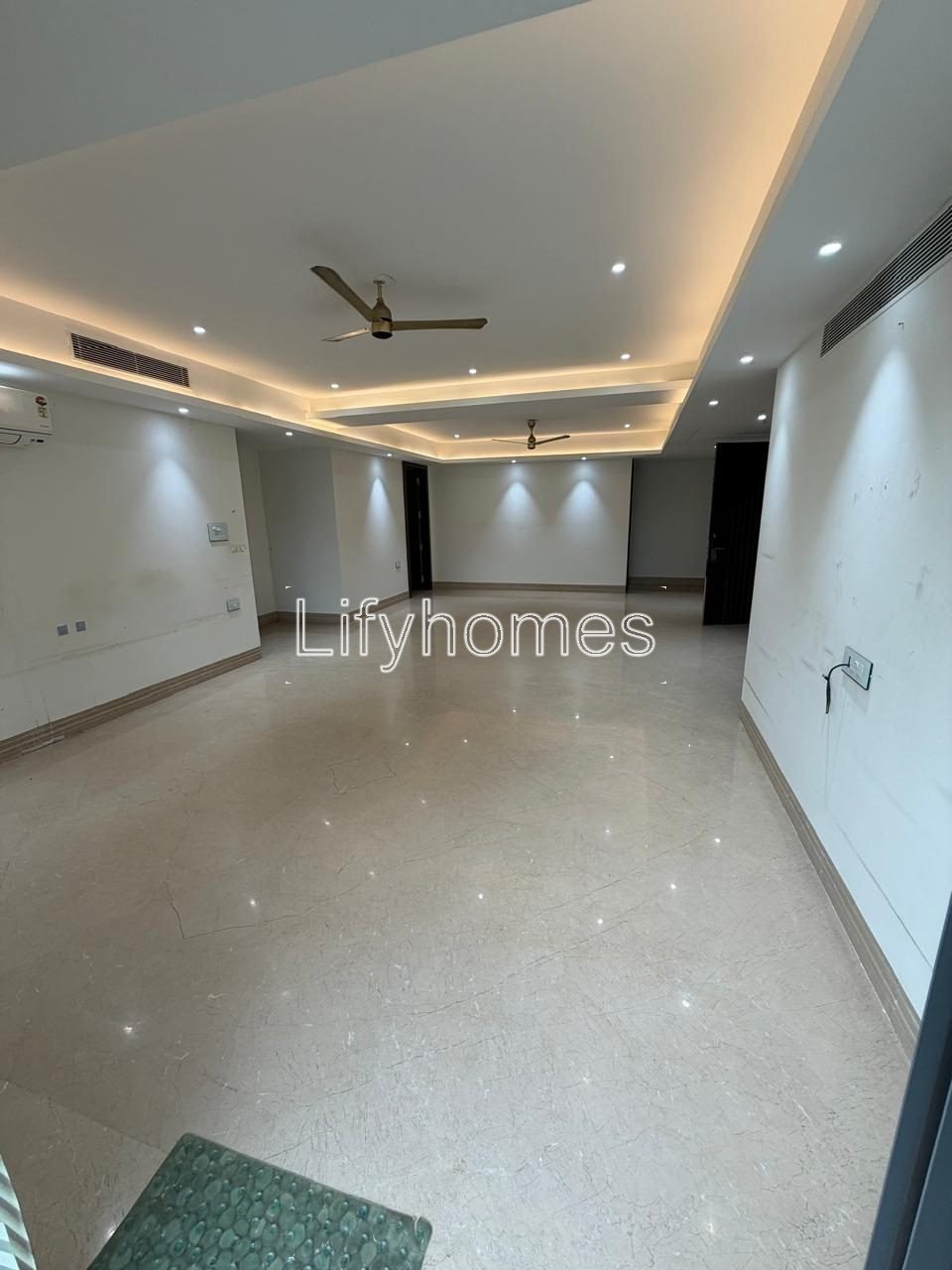 4 BHK Builder Floor For Rent in Unitech Greenwood City, Sector 45, Gurgaon — photo 2