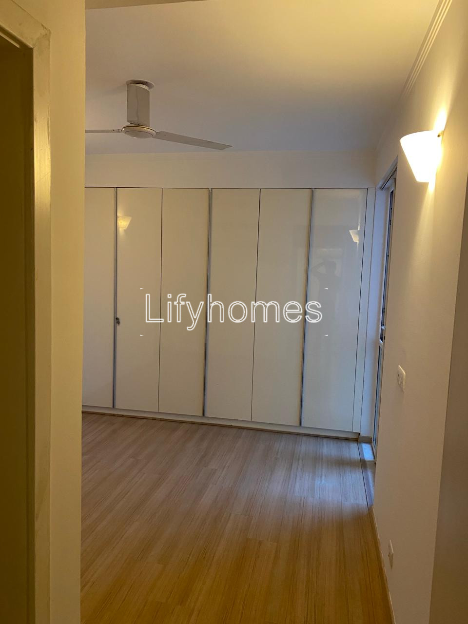 2 BHK Flat/Apartment For Rent in DLF Park Place, Sector 54, Gurgaon — photo 3