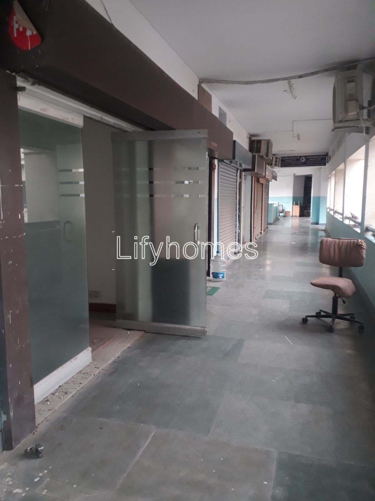 Commercial Shop For Rent in Sushant Shopping Arcade, Sushant Lok Phase 1, Gurgaon — photo 2