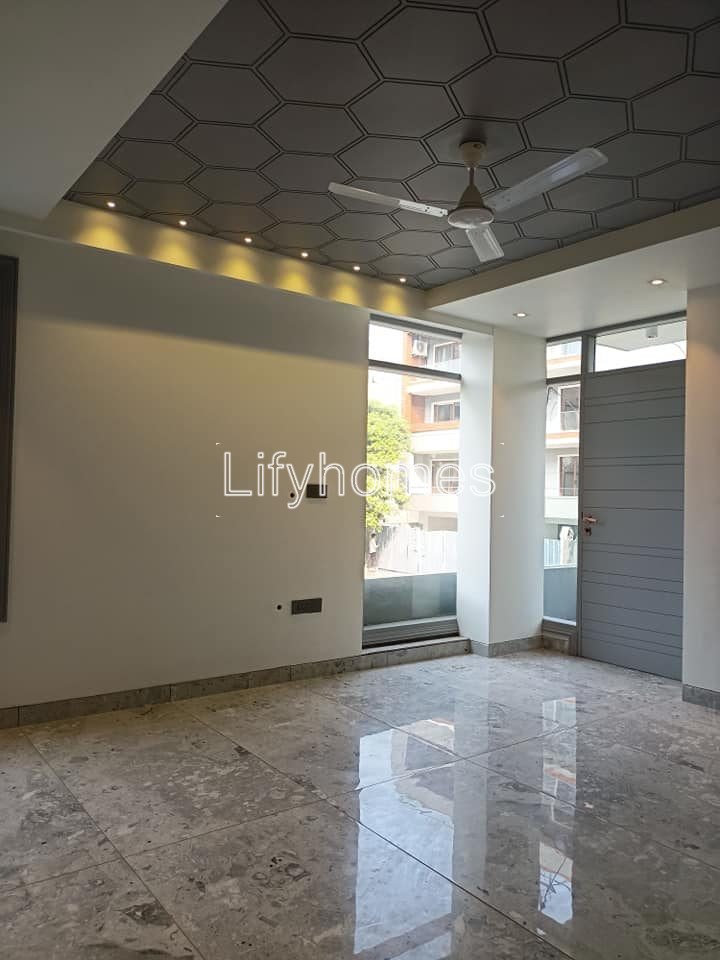 4 BHK Builder Floor For Rent in DLF Phase 2, Gurgaon — photo 2