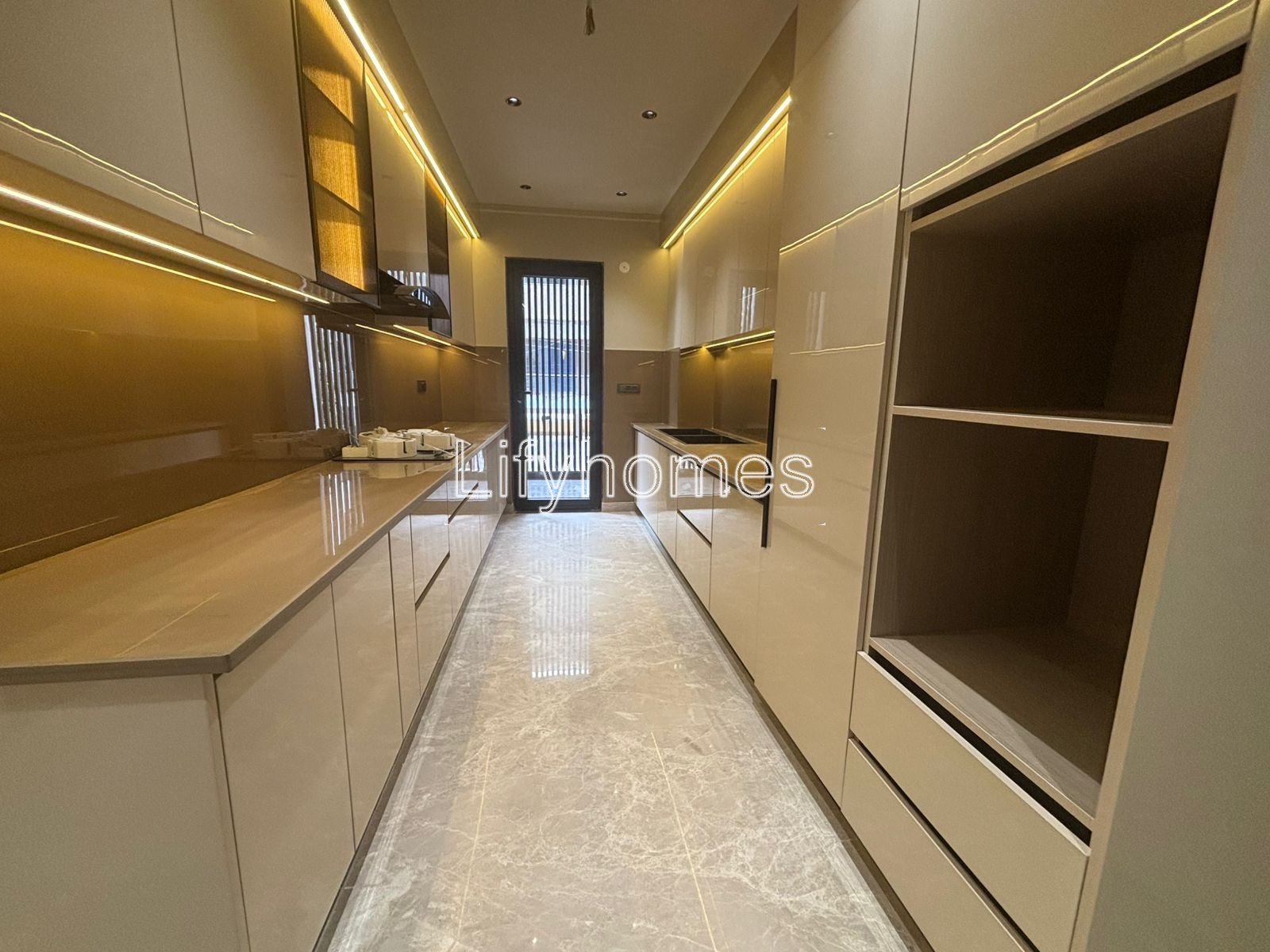 12 BHK House/Villa For Sale in Sushant Lok Phase 1, Block C, Gurgaon — photo 3