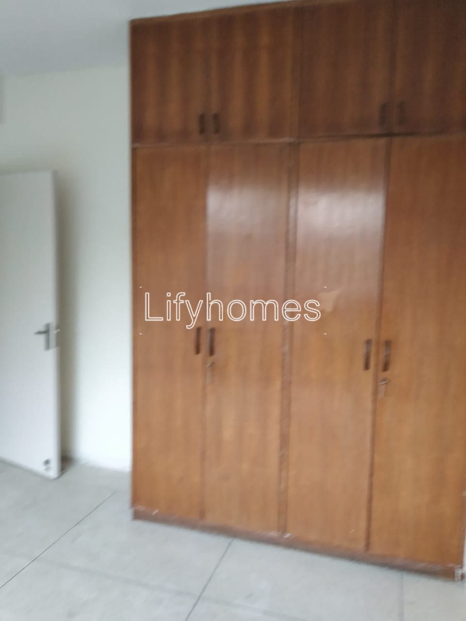 4 BHK Flat/Apartment For Sale in Dlf Ridgewood Estate, Sector 27, Dlf Galleria Market, Gurgaon — photo 4